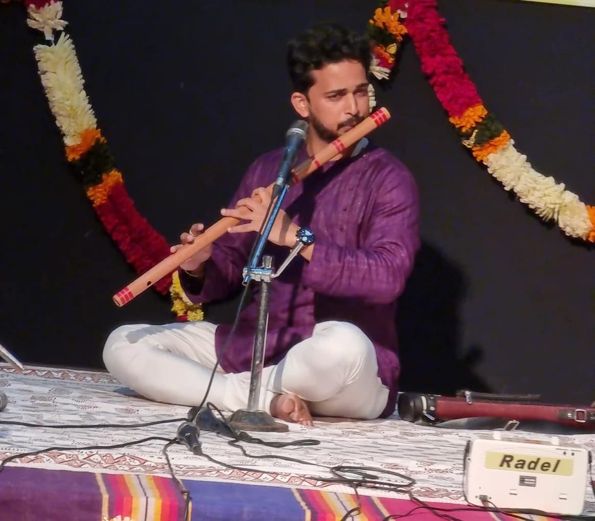 Stage performance with garlands